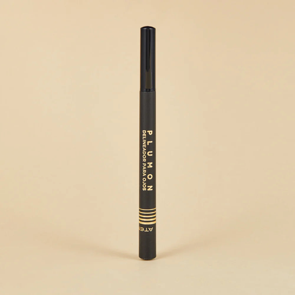 DELINEADOR EN PLUMÓN NEGRO 1ST SCENE