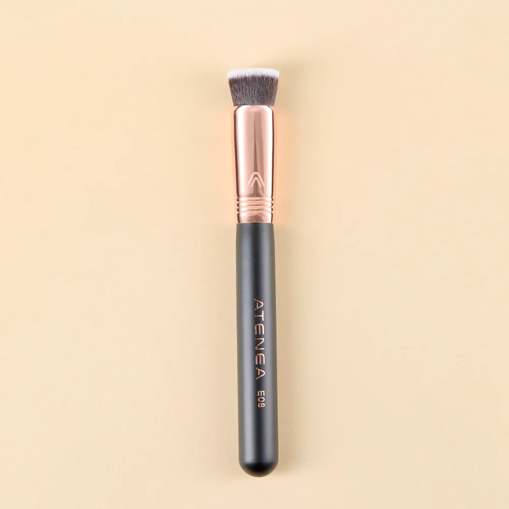 BROCHA PARA CORRECTOR Y BASE - BLACK GOLD 08
